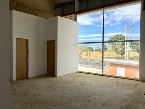 Imagen 10 de 12 de Yohandys Castillo Vende Complejo Industrial De Galpones