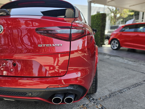 Alfa Romeo Stelvio 2.9L Quadrifoglio Verde V6 Bi-Turbo At