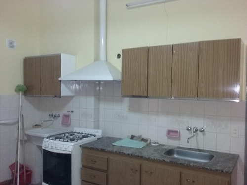 Casa En Venta En Poeta Conti, Centro De Merlo: Excelente Ubicación