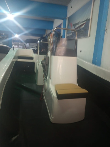 Imagen 4 de 9 de Lancha Traker 5.30 2023 Full 0 Hs 40 Hp 2017 50 Hs Full Pto