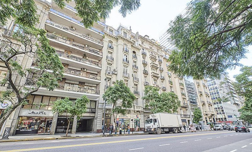 Siete Ambientes - Apto Profesional - Categoría - Luminoso