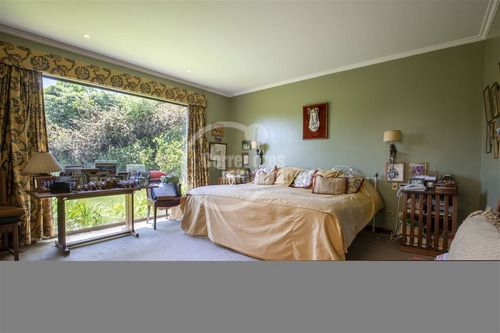 Casa En Venta De 6 Dorm. En Las Condes