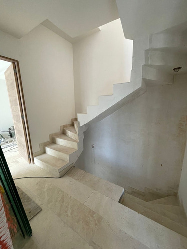 Imagen 4 de 18 de Departamento 202 En Hermoso Condominio Con Rg A La Venta
