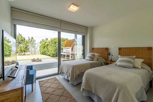 Apartamento 3 Dormitorios En Lomo De La Ballena, Punta Ballena - Altamar - Ref : Pbi2470