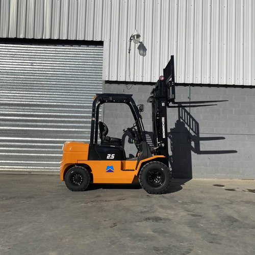 Imagen 5 de 15 de Autoelevador 2500kg 2.5 Toneladas Triple Torre 4.5m Duales