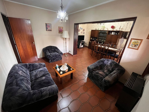 Hermoso Chalet Sobre Dos Lotes !!!!