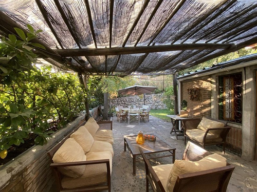 Casa En Venta De 4 Dorm. En Las Condes