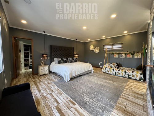 Casa En Venta De 4 Dorm. En Colina