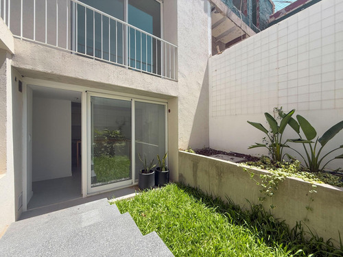 Casa De Pasillo Con 3 Dormitorios Más Quincho Y Terraza Con Parrillero