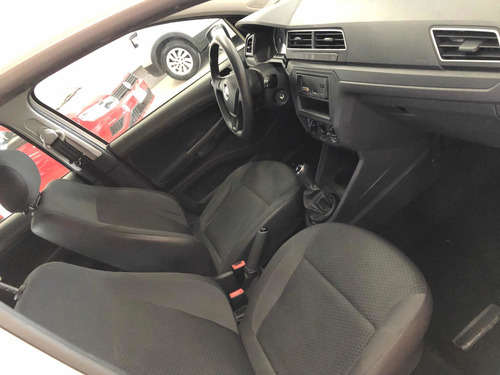 Imagen 13 de 14 de Volkswagen Gol 2017 1.6 Trendline Mt 4 P