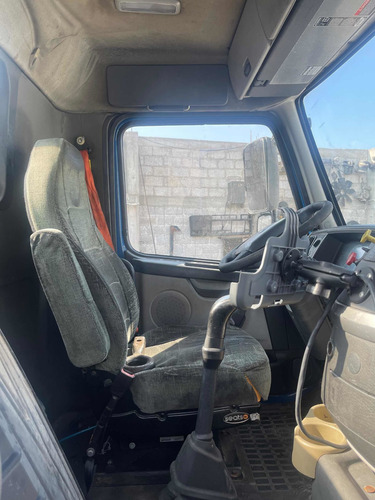 Imagen 7 de 10 de Camion Volvo Vnl En Corte