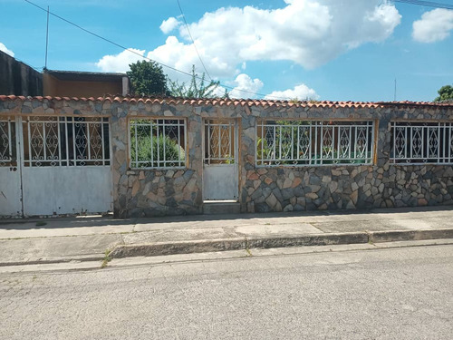 Jeannet González Vende Casa En Loma Linda Guacara