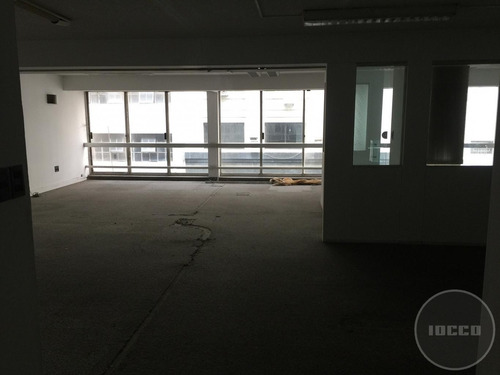 Oficina En Ciudad Vieja - 2° Piso Edificio Presidente -