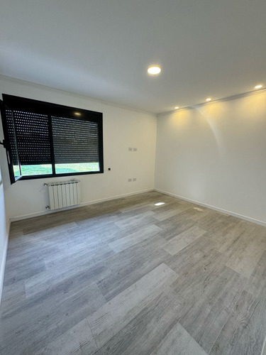 Casa En Alquiler De 3 Dormitorios C/ Cochera En Molina Campos