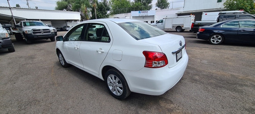 Imagen 8 de 14 de Toyota Yaris 2016 1.5 5p Premium At