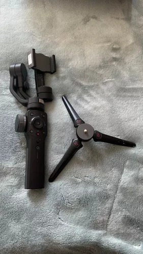 Estabilizador fotográfico Zhiyun Smooth 4 Gimbal para teléfono celular, color negro