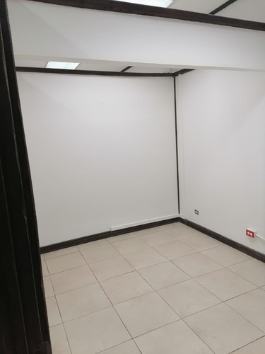 Imagen 7 de 14 de Local Ideal Para Despachos Profesionales, Oficinas O Comercio De Servicios En General.