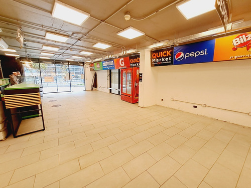 Local En Placa Comercial En Las Condes Con Avenida La Dehesa