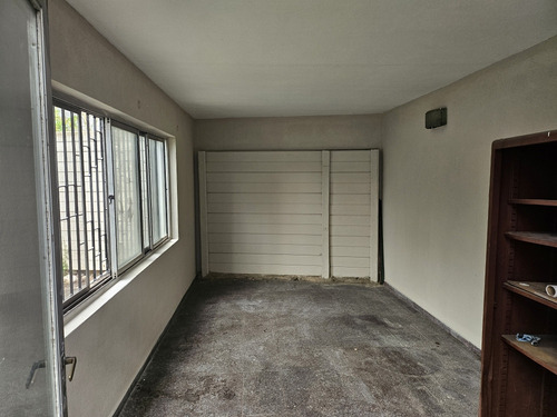 Solo Venta. Casa 4 Ambientes Con Quincho Y Parque