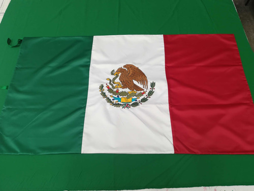 Bandera De Mexico Con Escudo Bordado Y Moño
