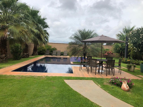 Móveis Para Jardim E Piscina, Mesa, Cadeiras E Ombrelone Estrutura Opcional