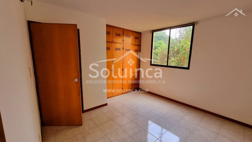 Imagen 8 de 14 de Resid. Santa Barbara, Av. Las Américas