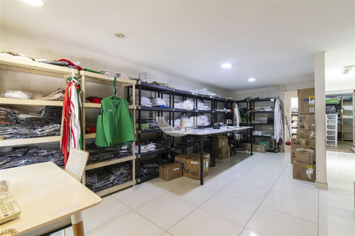 Casa En Venta De 4 Dorm. En Las Condes