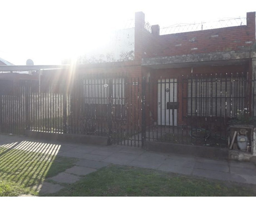 Imagen 3 de 7 de Casa Americana De 3 Ambientes En Venta - Rafael Castillo