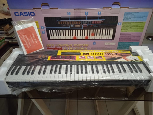 Imagen 2 de 2 de Órgano Casio