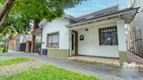 Ph En 2 Plantas, Un Dormitorio Con Vestidor Y Patio.