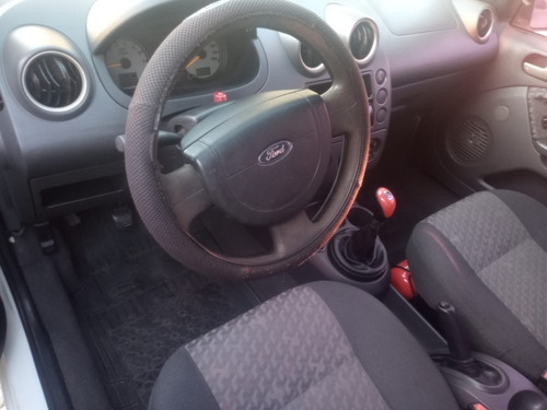 Imagem 7 de 11 de Ford Fiesta 1.0 Supercharger 2003
