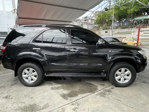 Toyota Fortuner Sr5 At 3000cc Td 4x4