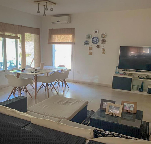 Venta Parque Leloir. Propiedad En Una Sola Planta Con 4 Dorm
