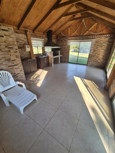 Casa En Venta, Seminueva De 4 Dorm. A 10min De L.a.