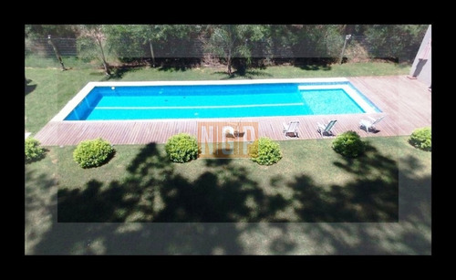 Imagen 23 de 30 de Hermosa Casa Estilo Minimalista Con Piscina Y Muy Buen Parque