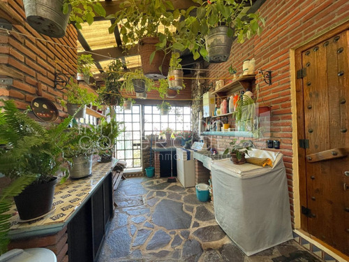 Casa En Venta En Huertas La Joya, Estilo Campestre, Con 4 Recámaras