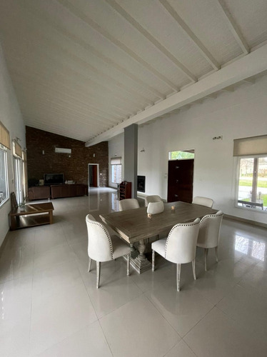 Imagen 7 de 14 de Casa 6 Ambientes Con Piscina Oportunidad Acepta Permuta