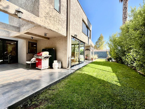Casa Ampliada San Carlos De Apoquindo 6d/5b/3e En Condominio