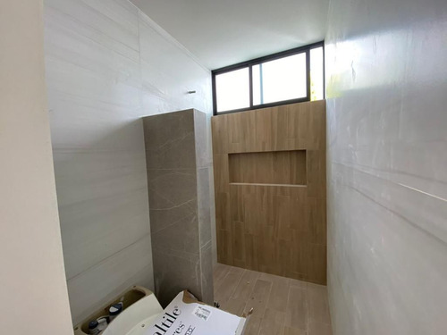 Se Vende Casa En El Refugio, Domótica, Estudio O 4ta Recamra En Pb, 3.5 Baños,.