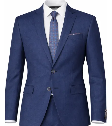 Terno azul marinho slim com camisa branca e gravata estampada em estúdio