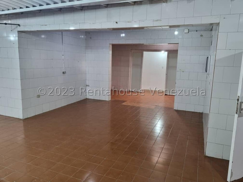 Local Comercial En Venta En Nueva Segovia Barquisimeto Lara -- %%m-c-t%% Cod. 24 Guion 3 7 5 9