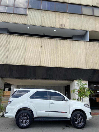 Imagen 6 de 10 de Toyota Fortuner Sportivo 4x4
