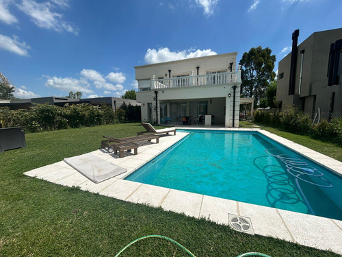Venta Casa 5 Ambientes Con Pileta | Barrio Privado Santo Tomás