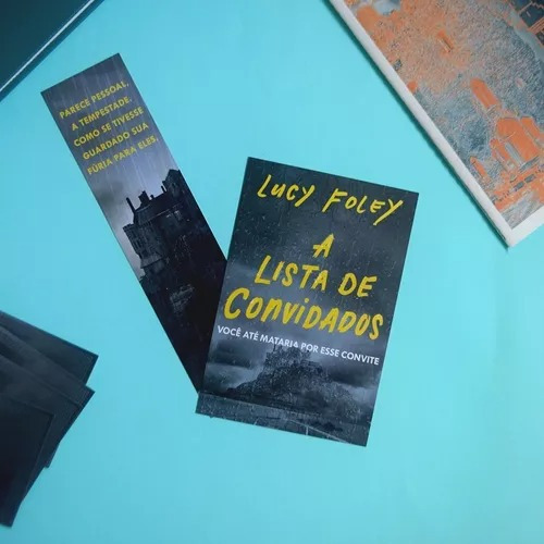 Livro Box A Lista De Convidados - Edição Especial Com Brindes E Revista Do Clube Intrínsecos - Lucy Foley - Capa Dura - Novo E Lacrado