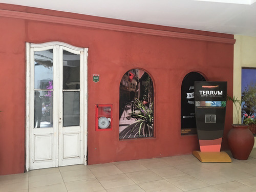 Imagen 1 de 4 de Oportunidad, Local En Plaza Canning