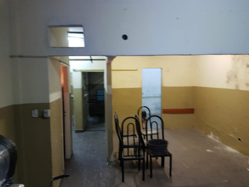 Imagen 10 de 12 de Local Comercial Con Vidriera, Persiana Metálica