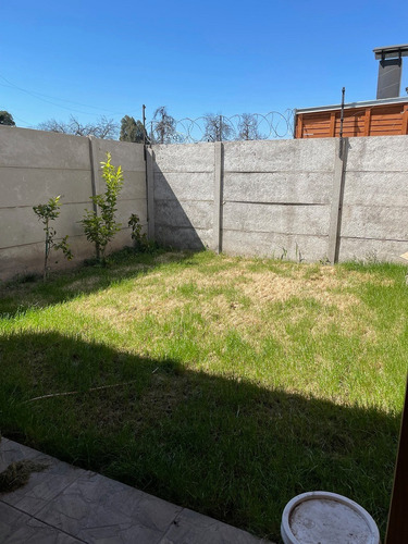 Moderna Casa Mediterranea En Condominio Seguro
