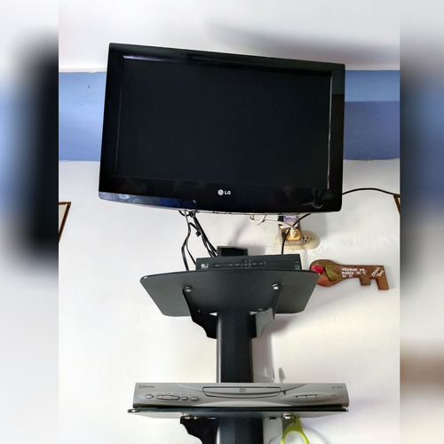 Imagen 3 de 6 de Televisor LG Pequeño Usado