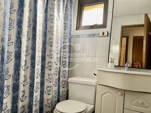 Casa En Venta De 5 Dorm. En Lo Barnechea, Sector Los Nogales