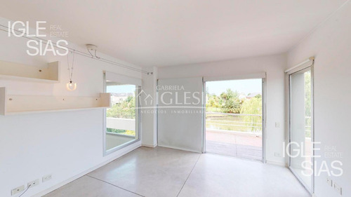 Casa En Venta Al Lago Con 4 Dormitorios En Los Castores Nordelta